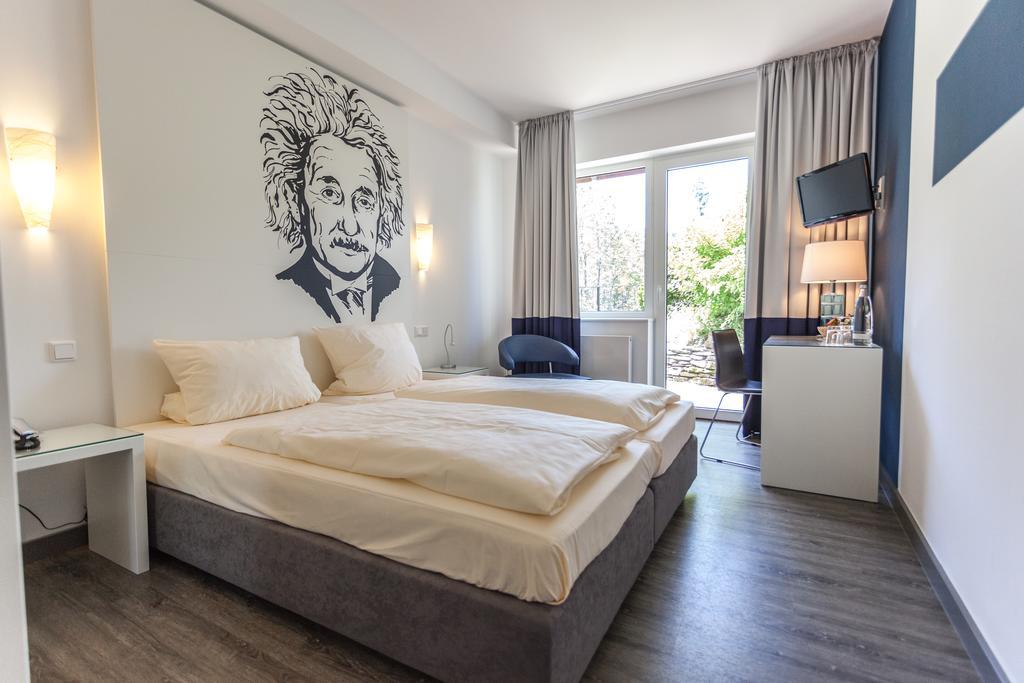 Hotel Fliegendes Klassenzimmer Бад-Берлебург Экстерьер фото