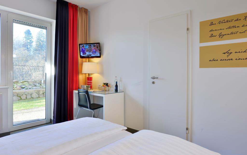 Hotel Fliegendes Klassenzimmer Бад-Берлебург Экстерьер фото