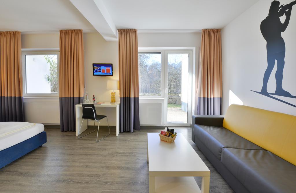Hotel Fliegendes Klassenzimmer Бад-Берлебург Экстерьер фото