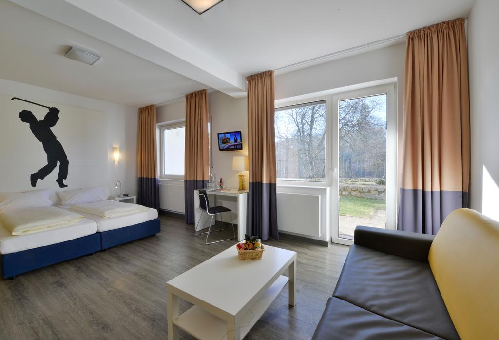 Hotel Fliegendes Klassenzimmer Бад-Берлебург Экстерьер фото