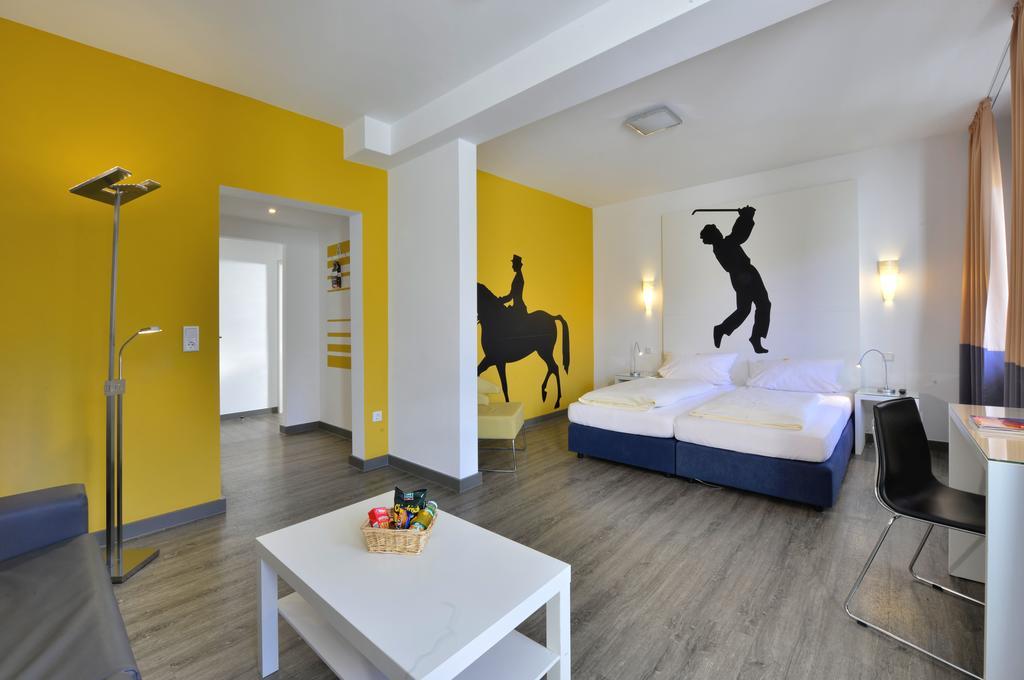 Hotel Fliegendes Klassenzimmer Бад-Берлебург Экстерьер фото