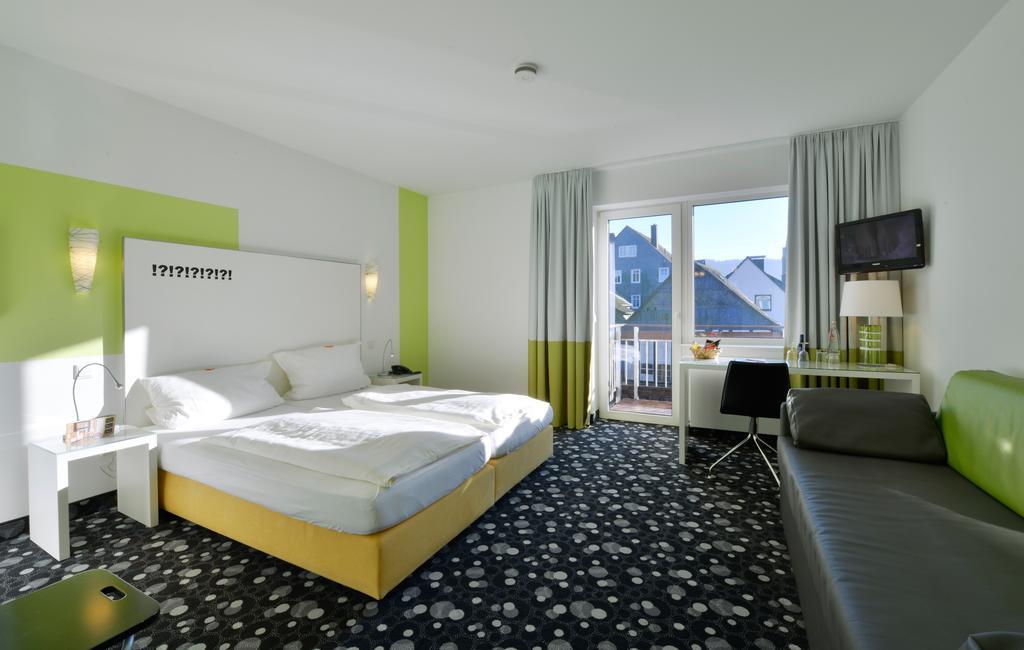 Hotel Fliegendes Klassenzimmer Бад-Берлебург Экстерьер фото