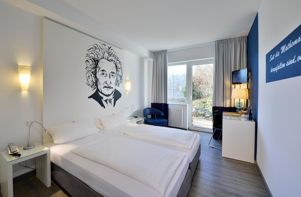 Hotel Fliegendes Klassenzimmer Бад-Берлебург Экстерьер фото