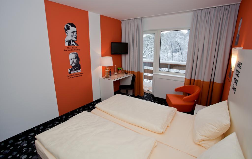 Hotel Fliegendes Klassenzimmer Бад-Берлебург Экстерьер фото
