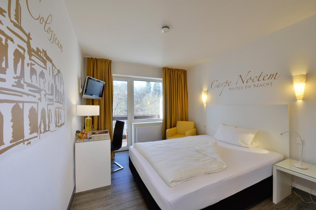 Hotel Fliegendes Klassenzimmer Бад-Берлебург Экстерьер фото