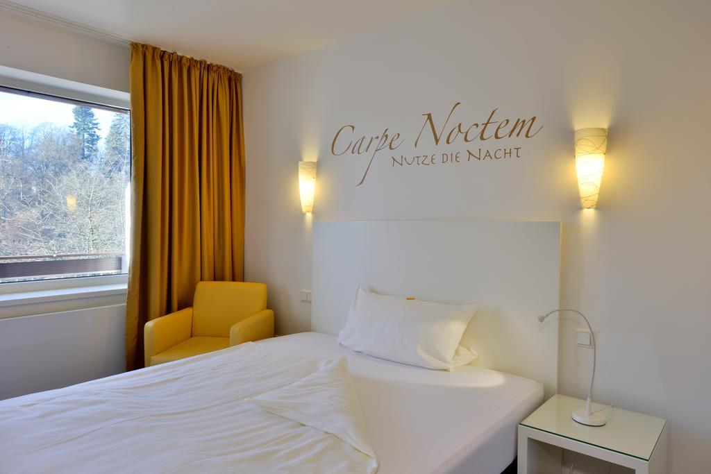 Hotel Fliegendes Klassenzimmer Бад-Берлебург Экстерьер фото